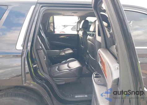 2016 Cadillac Escalade Luxury Collection z USA, uszkodzony, nr VIN 1GYS3BKJ9GR249401